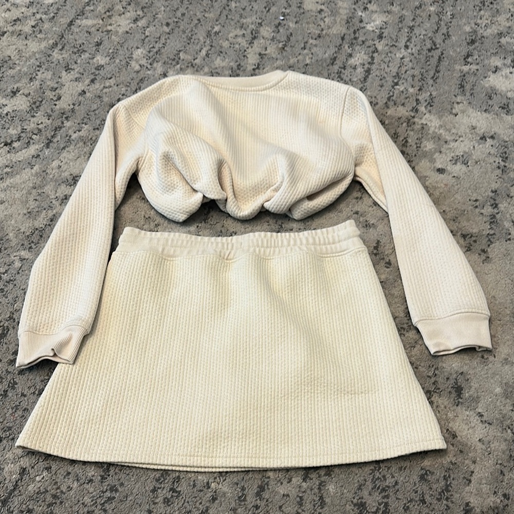Cream Textured Two-Piece Set - Picture 6 of 6